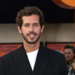 Victor Belmondo Taille